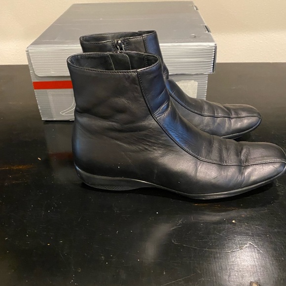 PRADA VINTAGE BOOTIES BLACK LEATHER SIZE-8 PREOWNED! - Picture 6 of 8
